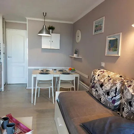 Apartment Le Belvedere - R1 110 By Interhome
